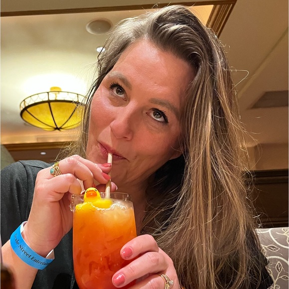 Meet your Posher, Aimee - Picture 2 of 2